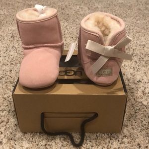 NWT Baby girl pink UGG boots size 4/5–12-18mo